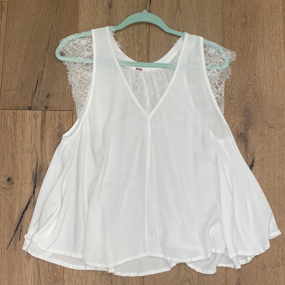 FREE PEOPLE!! White shirt!! Super cute!